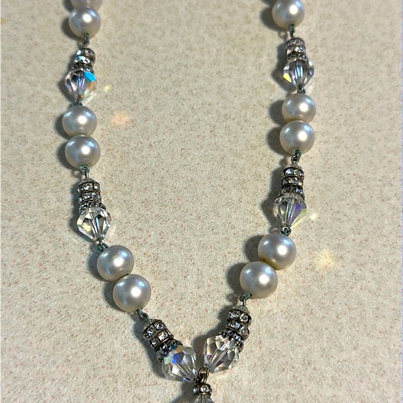 Vintage metal link chain faux pearl, crystal, rhinestone necklace (480) - Picture 4 of 10
